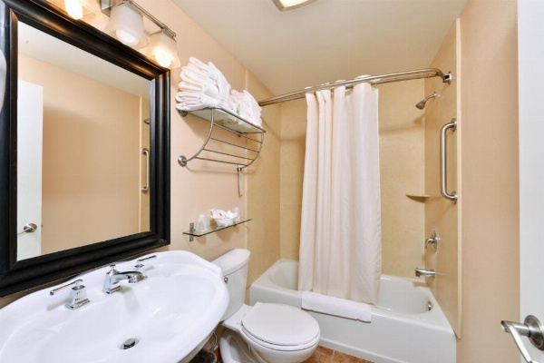 Dana Point Marina Inn image 30